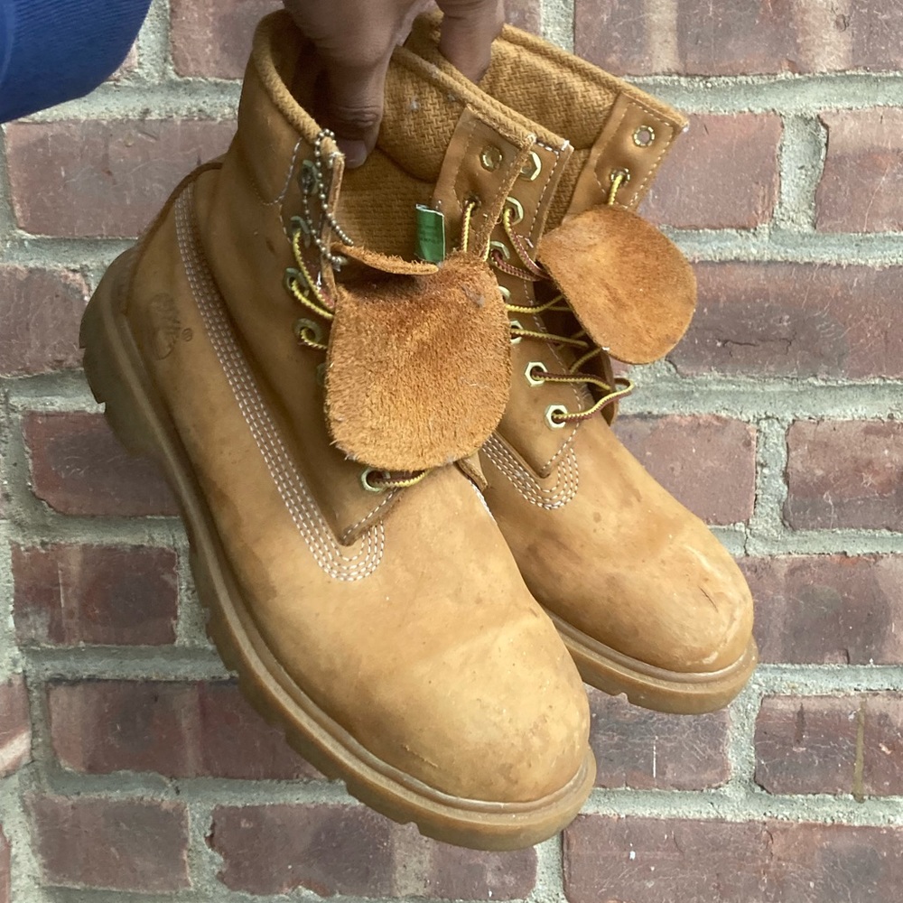 Women’s 7.5 Wheat / Butter Timberland Boots